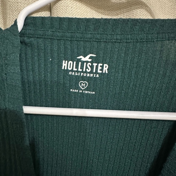 Hollister Women's Green Ribbed Top - Picture 3 of 3